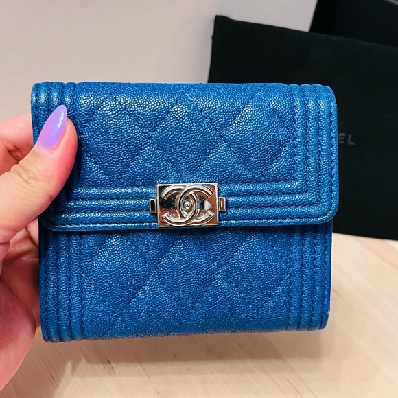 CHANEL Caviar Quilted Small Boy Flap Wallet - Picture 2 of 9